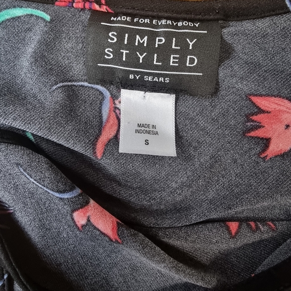 Simply Styled Ladies Floral Romper - Picture 7 of 10